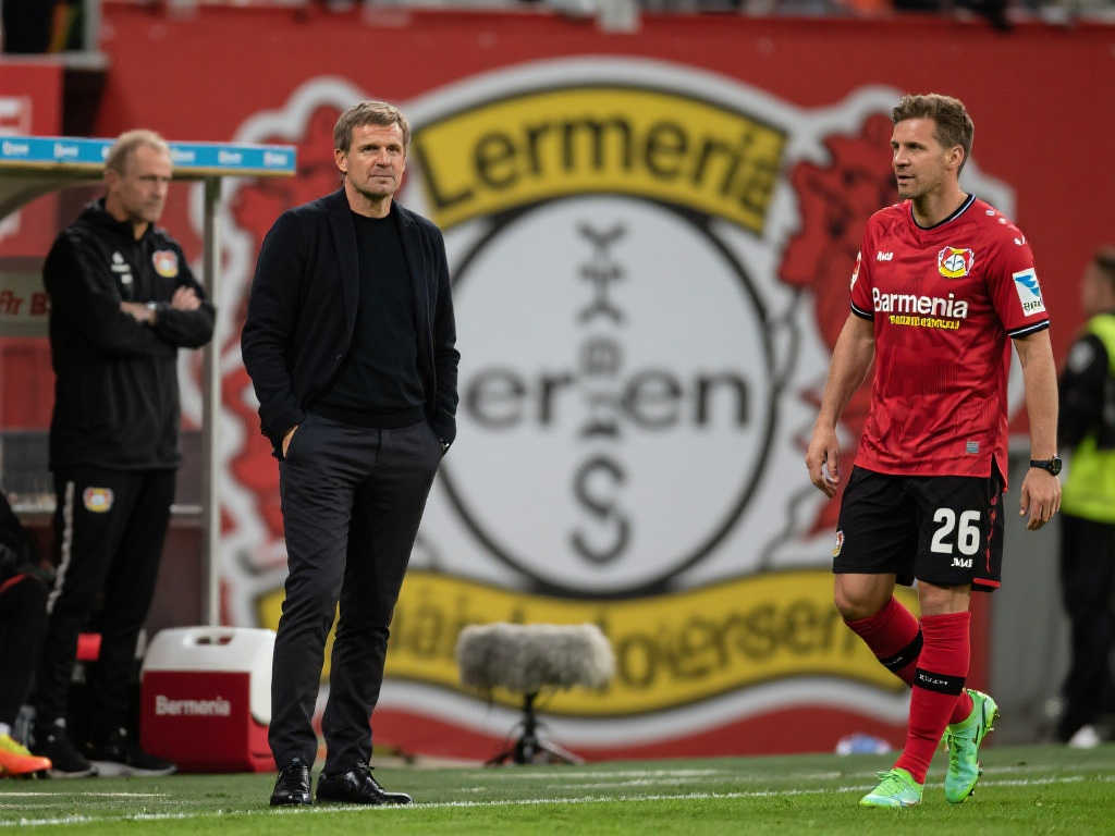 德媒：勒沃库森对哈维与滕哈赫热情不高，另有优先人选